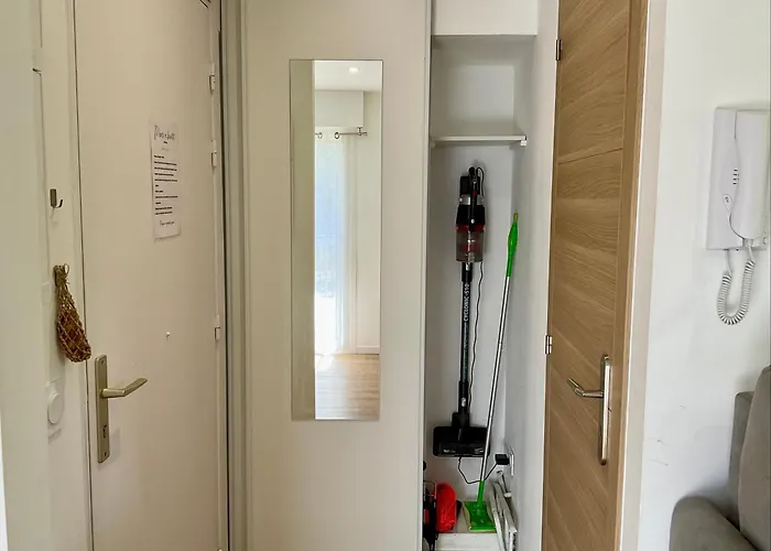 Climatise Avec Piscine Apartment